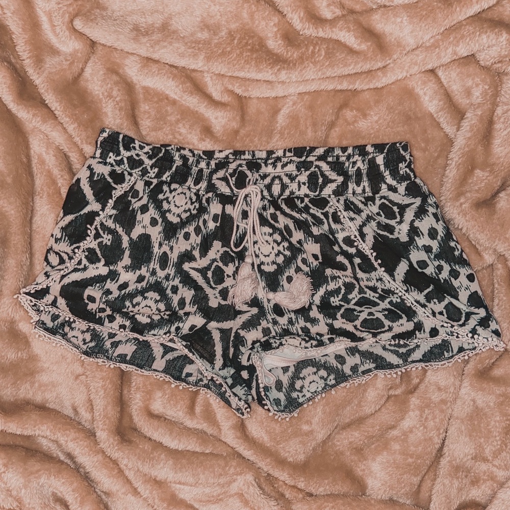 vanillastar black and white shorts